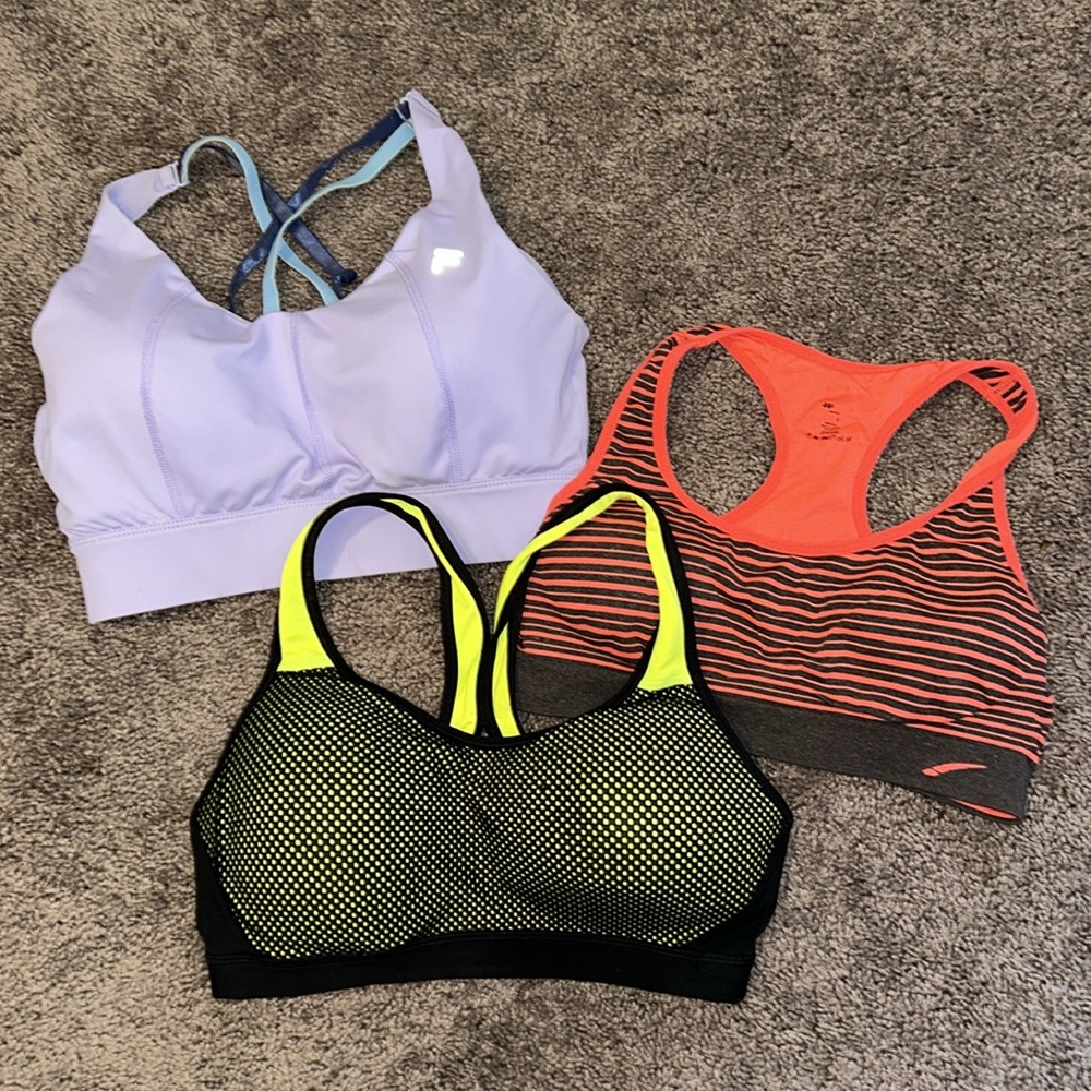 Size medium sports bra bundle!!